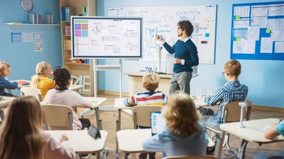 5 TIPS YOU NEED TO MAXIMIZE REVENUE FOR EDUCATION-BASED DIGITAL SIGNAGE